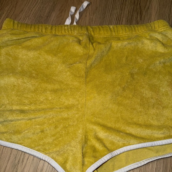 Yellow Hoodie‎ - Picture 4 of 5